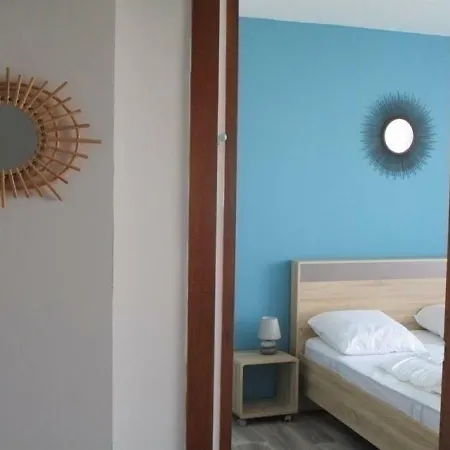Renove Type 2 Avec Acces Direct Plage Apartament